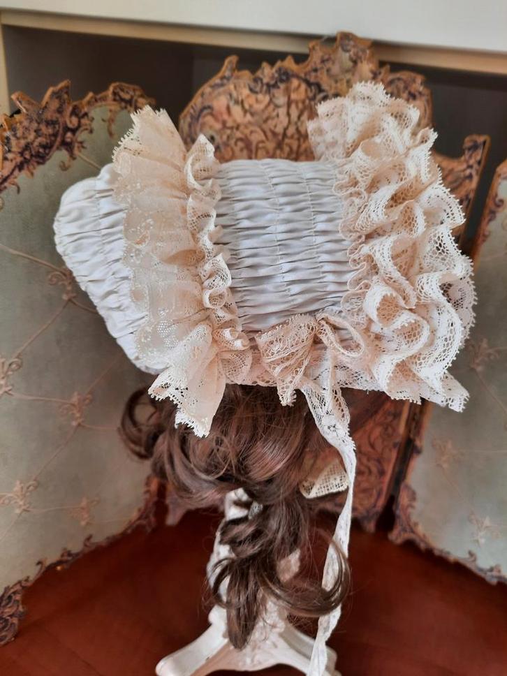 Bonnet handgemaakt Frans Antiek kant 25€, Antiek en Kunst, Curiosa en Brocante, Ophalen of Verzenden