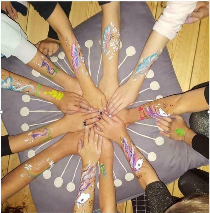 Schminken Glittertattoo  kinderfeestje glittertattoos, Diensten en Vakmensen, Kinderfeestjes en Entertainers, Clowns of Entertainers