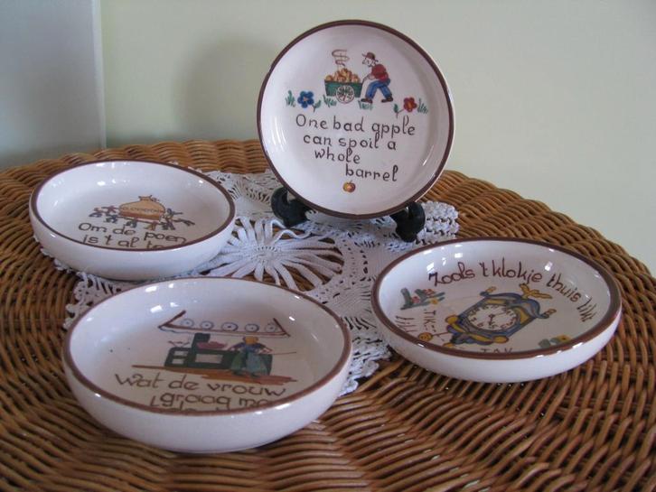 Vlieguut * Vlieg uut Soest * spreuken schaal / bord *, Antiek en Kunst, Antiek | Keramiek en Aardewerk, Ophalen of Verzenden