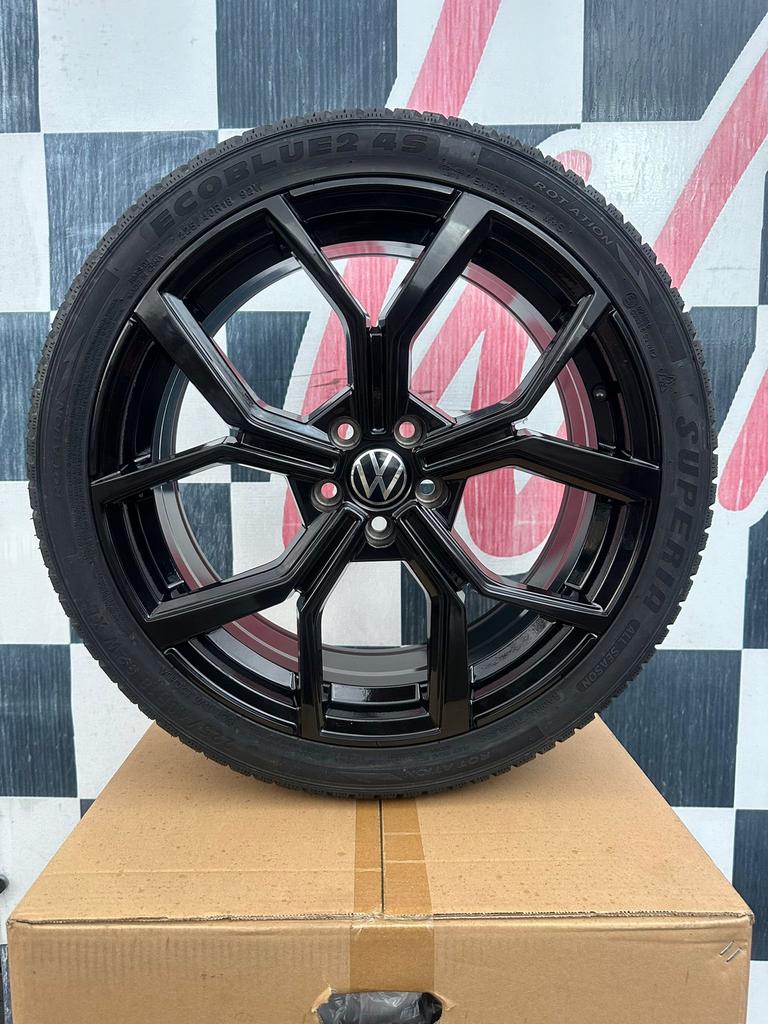 18 inch Volkswagen polo velgen 5x100 + nieuwe 4s banden, Auto-onderdelen, Banden en Velgen, Banden en Velgen, All Season, 18 inch