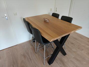 Eiken boomstam eettafel (massief) beschikbaar voor biedingen