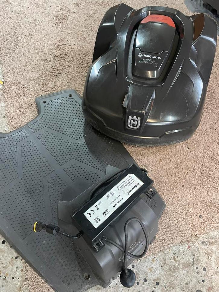 nieuwstaat husqvarna 320 automower 3017 uur !!!!, Tuin en Terras, Grasmaaiers, Zo goed als nieuw, Ophalen of Verzenden