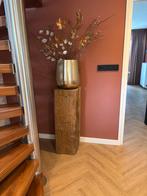 Goudkleurige Vaas met Houten Sokkel, Huis en Inrichting, Ophalen, Overige materialen, Overige kleuren, Zo goed als nieuw