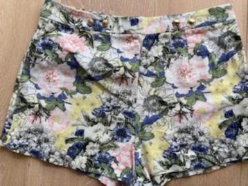 Korte broek met bloemen van Atmosphere mt. 36/38 beschikbaar voor biedingen