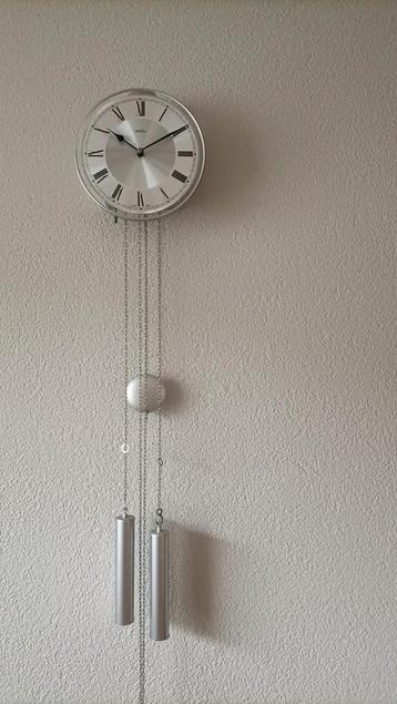 Mooie AMS Wandklok met Slinger beschikbaar voor biedingen