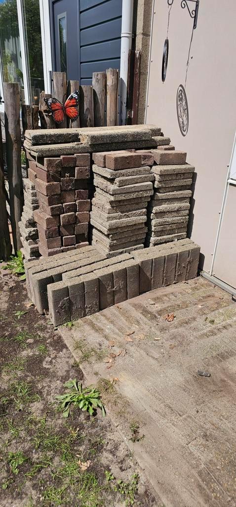 Gratis ophalen. Bij ophalen krijg je 50 euro mee., Tuin en Terras, Tegels en Klinkers, Gebruikt, Terrastegels, Beton, 10 m² of meer