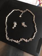Te koop splinternieuw 2 delig sieradenset van Swarovski, Verzamelen, Ophalen of Verzenden, Nieuw, Sieraad of Horloge