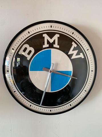 BMW wandklok beschikbaar voor biedingen