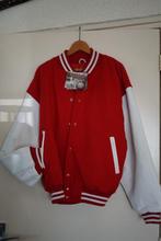 Een roodwinter jack met witten leren mouwen maat XLARGE, Kleding | Heren, Jassen | Winter, Verzenden, Nieuw, Maat 56/58 (XL), Rood