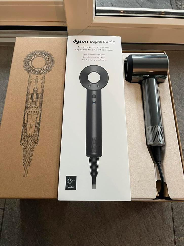 Dyson föhn HD08 - black grey, Sieraden, Tassen en Uiterlijk, Uiterlijk | Haarverzorging, Zo goed als nieuw, Föhn of Haardroger