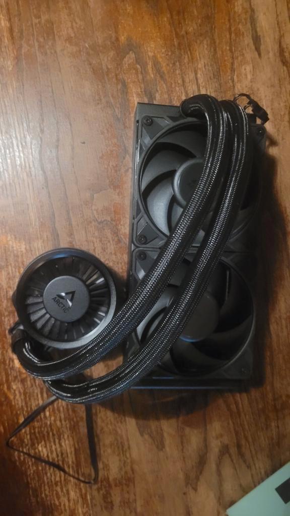 Arcrtic AIO Liquid freezer III pro 240, Computers en Software, Computerkoelers, Nieuw, Waterkoeling, Ophalen of Verzenden