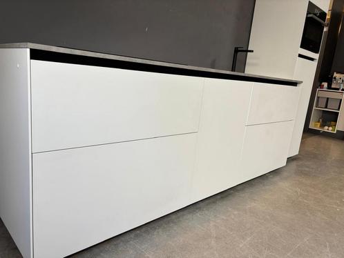 Zeer mooie mat witte keuken Rotpunkt keuken met Bora.(2024)., Huis en Inrichting, Keuken | Complete keukens, Zo goed als nieuw