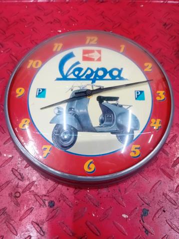 Vespa klok  beschikbaar voor biedingen