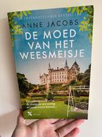 De Moed van het Weesmeisje - Anne Jacobs, Boeken, Ophalen of Verzenden, Gelezen, Nederland