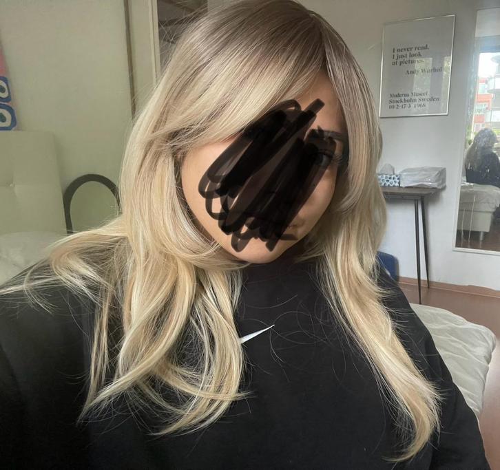 Nieuwe blonde pruik steil haar met curtain bang, Sieraden, Tassen en Uiterlijk, Uiterlijk | Haarverzorging, Nieuw, Ophalen of Verzenden