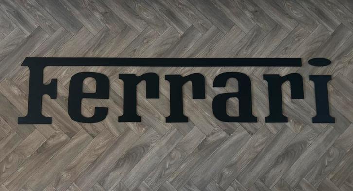 Ferrarri eyecatcher muur decoratie, Verzamelen, Automerken, Motoren en Formule 1, Zo goed als nieuw, Auto's, Ophalen of Verzenden