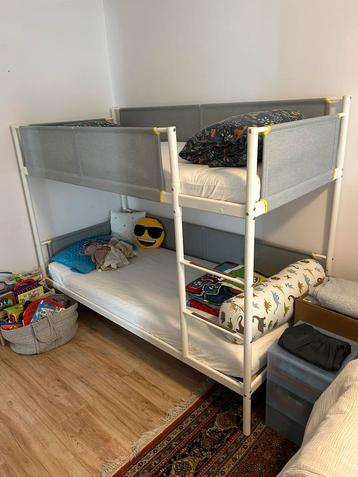 Vitval stapelbed frame + 2x Afjall foammatras beschikbaar voor biedingen