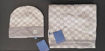 muts met sjaal beschikbaar voor biedingen