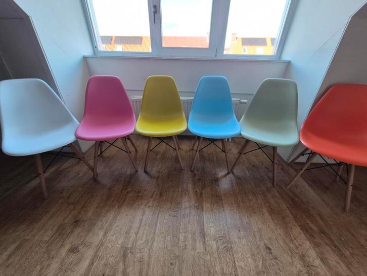 6 gekleurde eetkamer stoelen (Vitra stijl), Huis en Inrichting, Stoelen, Gebruikt, Vijf, Zes of meer stoelen, Hout, Kunststof