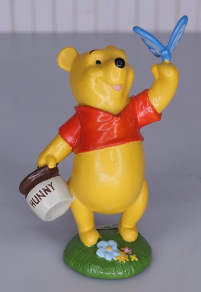Winnie the Pooh vlinder Disney Store PVC figuur kerst, Verzamelen, Disney, Zo goed als nieuw, Beeldje of Figuurtje, Winnie de Poeh of vrienden