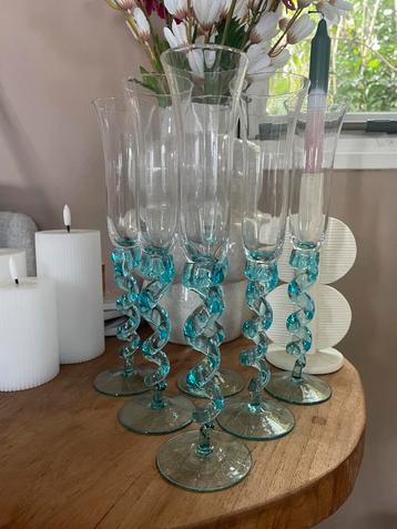 Vintage Champagneglazen - Mondgeblazen en Gedraaid Design beschikbaar voor biedingen
