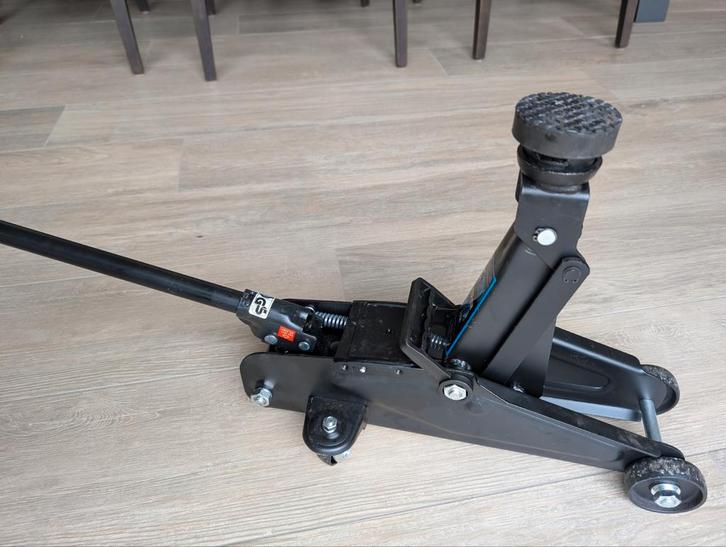 Datona Autokrik 2 Ton - Garagekrik, Auto diversen, Krikken, Zo goed als nieuw, Garagekrik, Hydraulisch, Ophalen of Verzenden