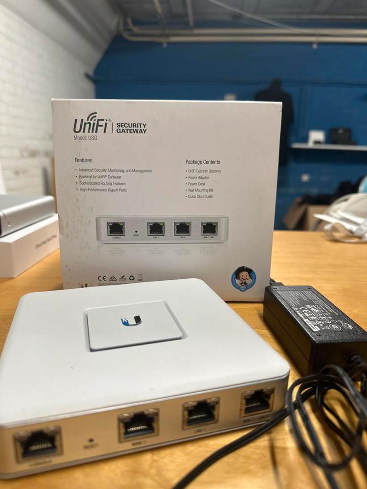 UniFi Security Gateway USG, Computers en Software, Routers en Modems, Zo goed als nieuw, Router, Ophalen of Verzenden