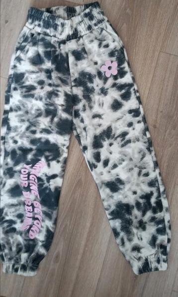 Nieuw: Warme joggingbroek, Maat 128 
 beschikbaar voor biedingen