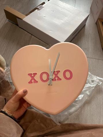 Karlsson Roze Hart Wandklok - Nieuw in Doos! beschikbaar voor biedingen