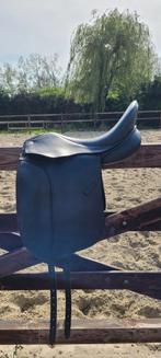 Mooi Massimo dressuurzadel 17 inch, Dieren en Toebehoren, Paarden en Pony's | Zadels, Ophalen of Verzenden, Zo goed als nieuw