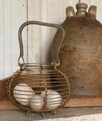 Brocante oud klein draad eiermandje, Verzenden