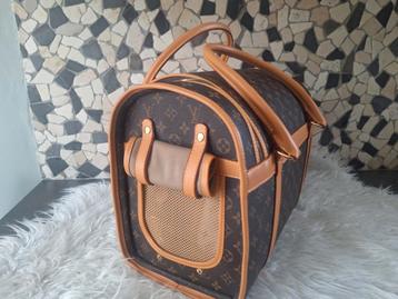 Luxe honden reistas monogram bruin beschikbaar voor biedingen