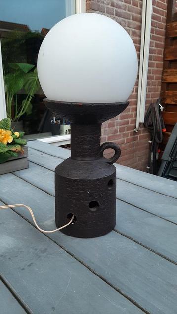 Doria vintage bruine aardenwerk tafellamp
