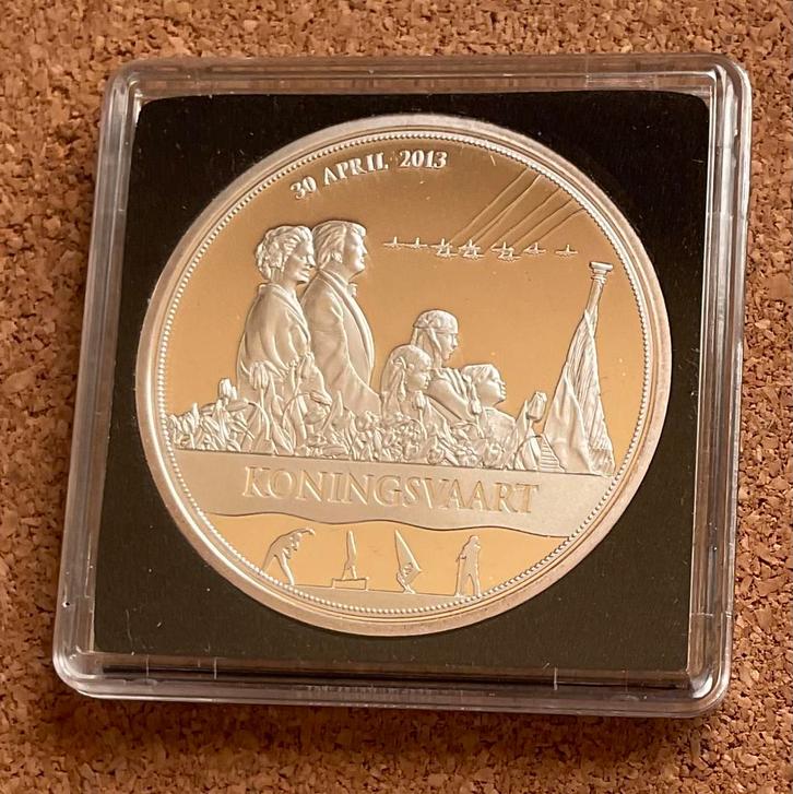 Penning -  KONINGSVAART 30 April 2013, Postzegels en Munten, Penningen en Medailles, Overige materialen, Nederland, Ophalen of Verzenden