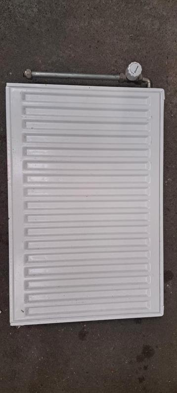 Gebruikte Radiator 60x40x12 cm beschikbaar voor biedingen