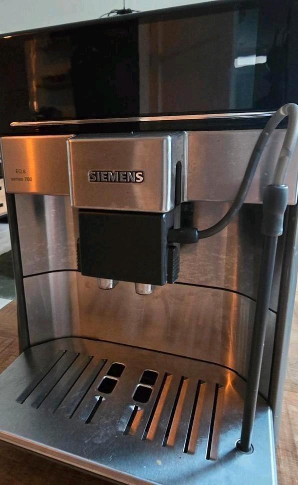 Siemens EQ.6 Series 700 Espresso Machine, Witgoed en Apparatuur, Koffiezetapparaten, Gebruikt, Koffiebonen, Koffiemachine, 2 tot 4 kopjes