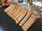Kledinghangers houten, per stuk €0,75 of €30 in totaal, Kleding | Dames, Ophalen, Zo goed als nieuw, Hout