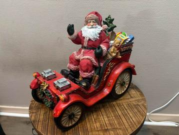 Kerstdecoratie: grote Kerstman in Auto met Cadeaus beschikbaar voor biedingen