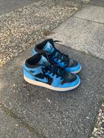 Jordan 1 mid university blue black, Ophalen of Verzenden, Gebruikt, Schoenen
