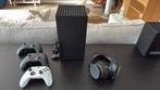 XBOX serie X 1TB + 2 controllers en Headphones, Spelcomputers en Games, Spelcomputers | Xbox Series X en S, Ophalen of Verzenden