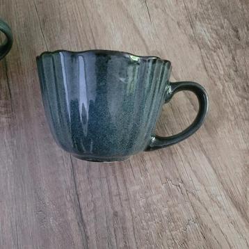 2 grote theemokken, 350ml per stuk beschikbaar voor biedingen