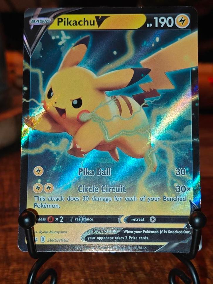 Pikachu v promo 063, Hobby en Vrije tijd, Verzamelkaartspellen | Pokémon, Ophalen of Verzenden