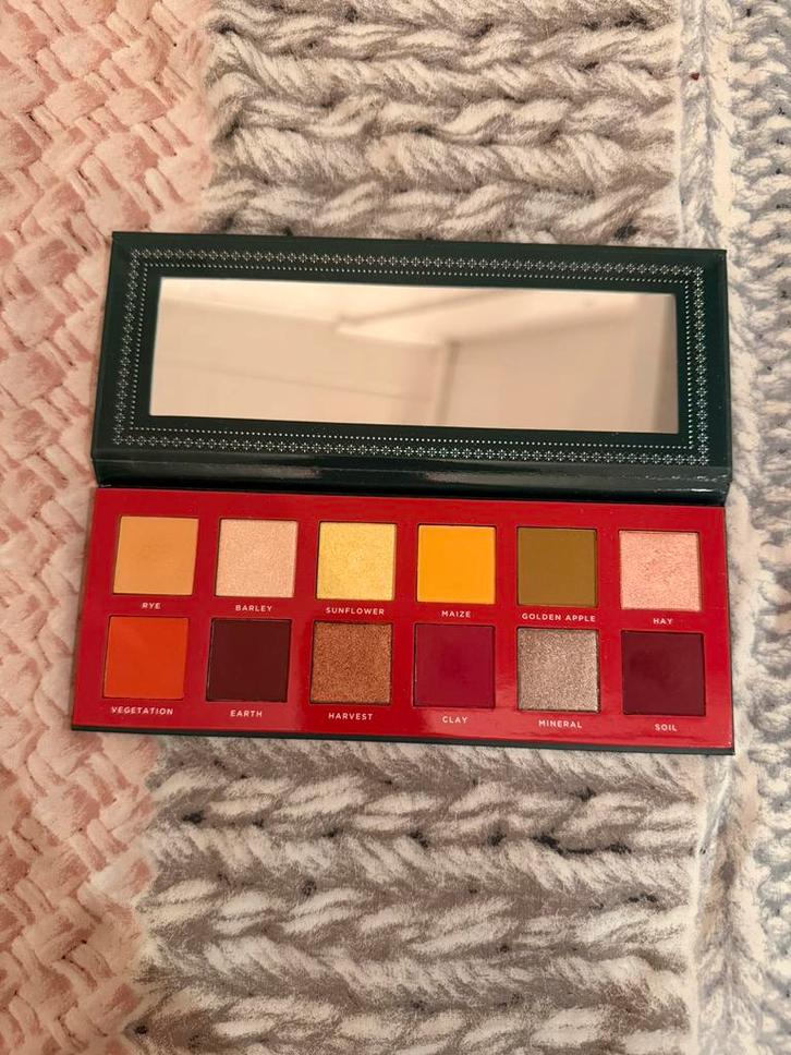 Ace Beauté Classical Paradise eyeshadow palette, Sieraden, Tassen en Uiterlijk, Uiterlijk | Cosmetica en Make-up, Zo goed als nieuw