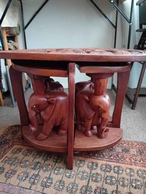 Afrikaanse stijl salontafel met 4 bijzettafeltjes, Huis en Inrichting, Tafels | Bijzettafels, Gebruikt, Ovaal, Hout, Ophalen