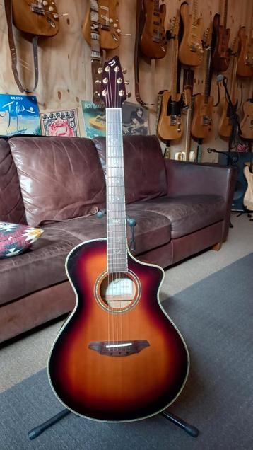 Breedlove AC25 SF Plus. Volmassief acoustic electric.