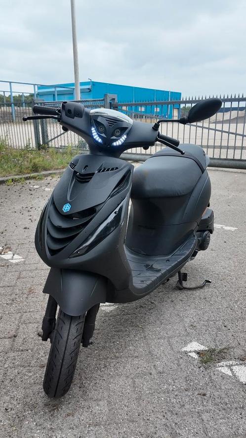 Piaggio zip 50 Iget 2021 matzwart (1e eigenaar), Fietsen en Brommers, Scooters | Piaggio, Gebruikt, Zip, Ophalen