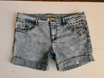 Lichtblauw kort Spijkerbroekje short maat 42 stretch. beschikbaar voor biedingen