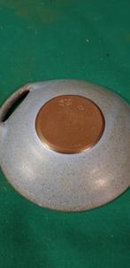 schaal met handvat aardewerk grijs, Huis en Inrichting, Woonaccessoires | Schalen en Manden, Ophalen of Verzenden, 'T Olde Gre-j