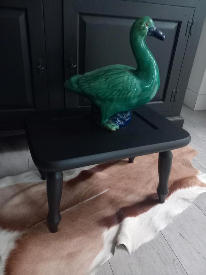 Stevig hardhouten tafeltje zwart, Antiek en Kunst, Curiosa en Brocante, Ophalen of Verzenden