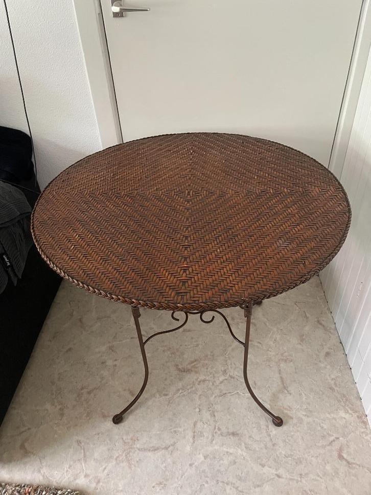 2 ronde  bistro/ bijzet tafeltjes, brocante onderstel, Huis en Inrichting, Tafels | Bijzettafels, Gebruikt, Rond, 60 cm of meer